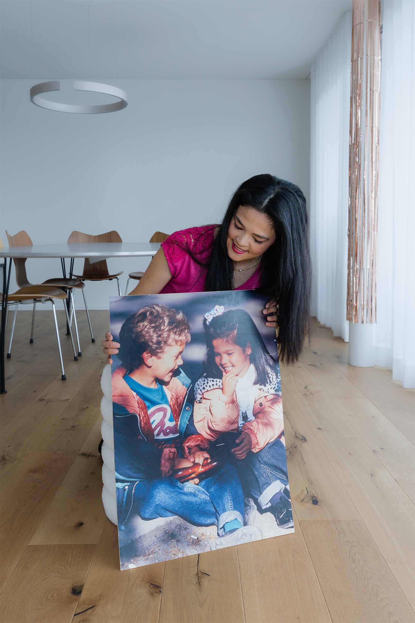 Sarah Jane mit einem Kindermodel Bild