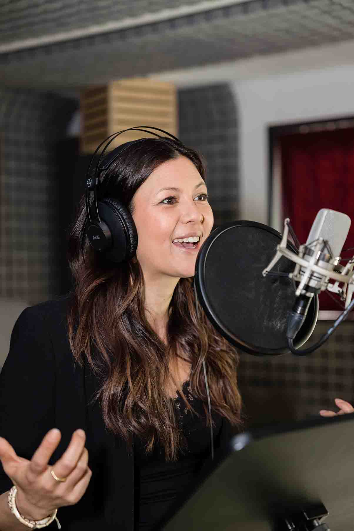 Jessica Jean-Richard, Synchron-Sprecherin, Personal Branding Foto by: www.sarahjane-fotografie.ch