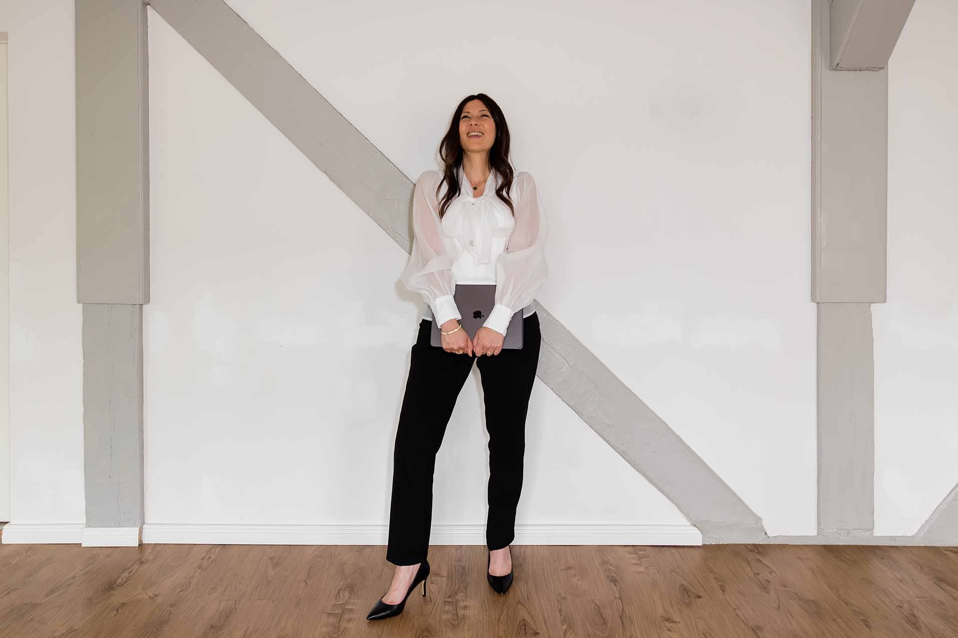 Jessica Jean-Richard, Synchron-Sprecherin, Personal Branding Foto by: www.sarahjane-fotografie.ch